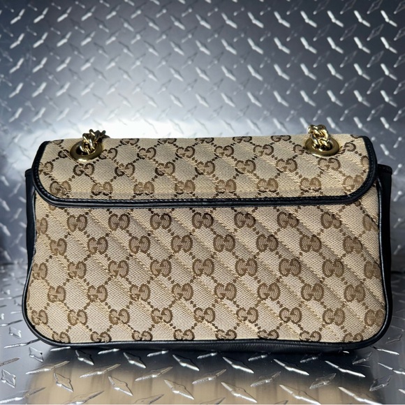 Gucci Marmont Flap Bag in Black - Picture 3 of 11